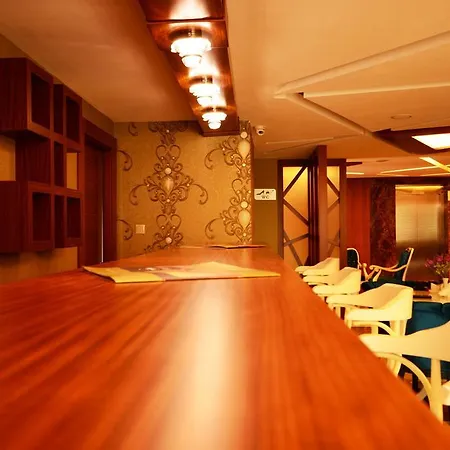Efra Aparthotel 2*
